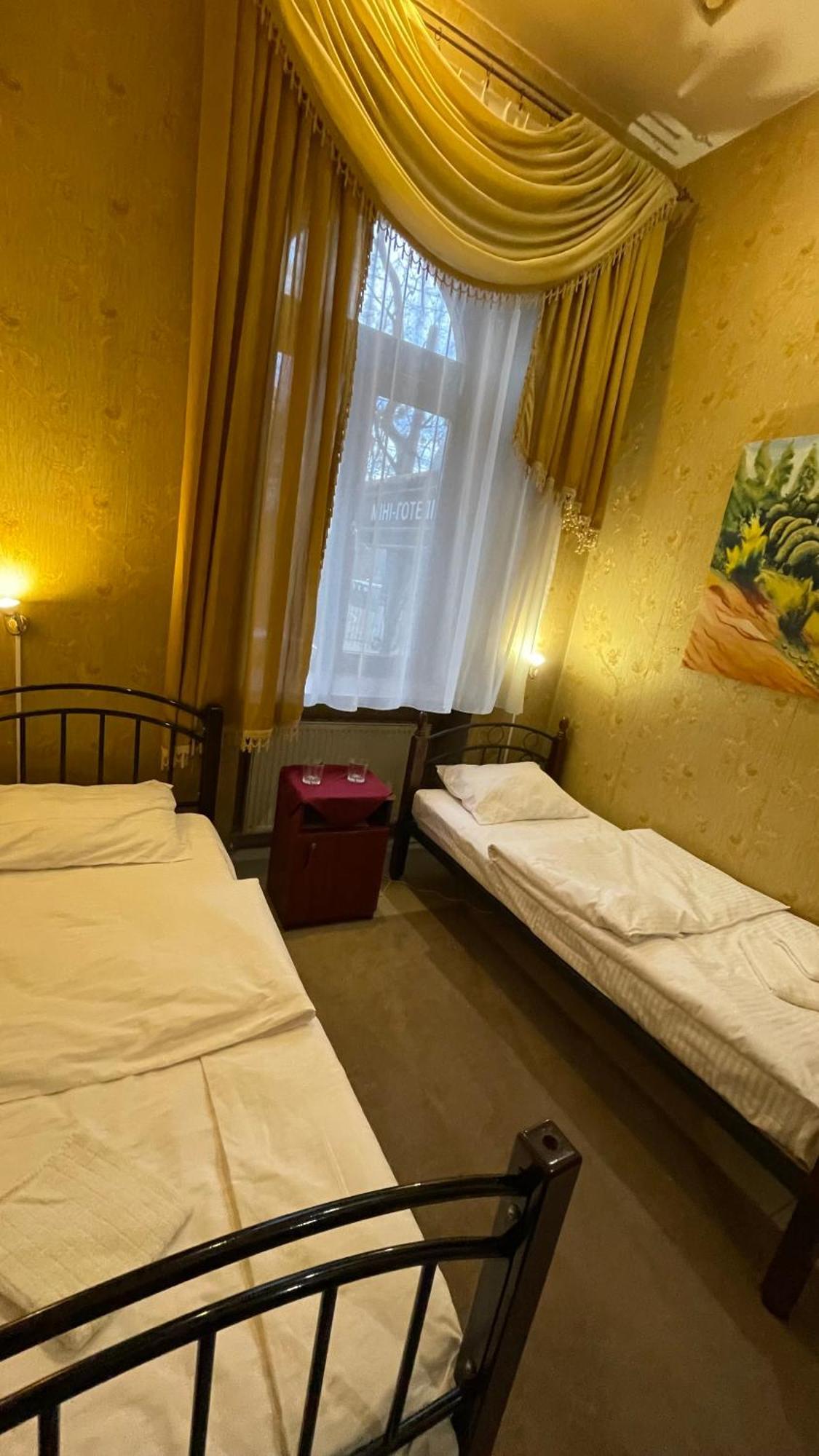 Mini Hotel Central Park Lviv Extérieur photo